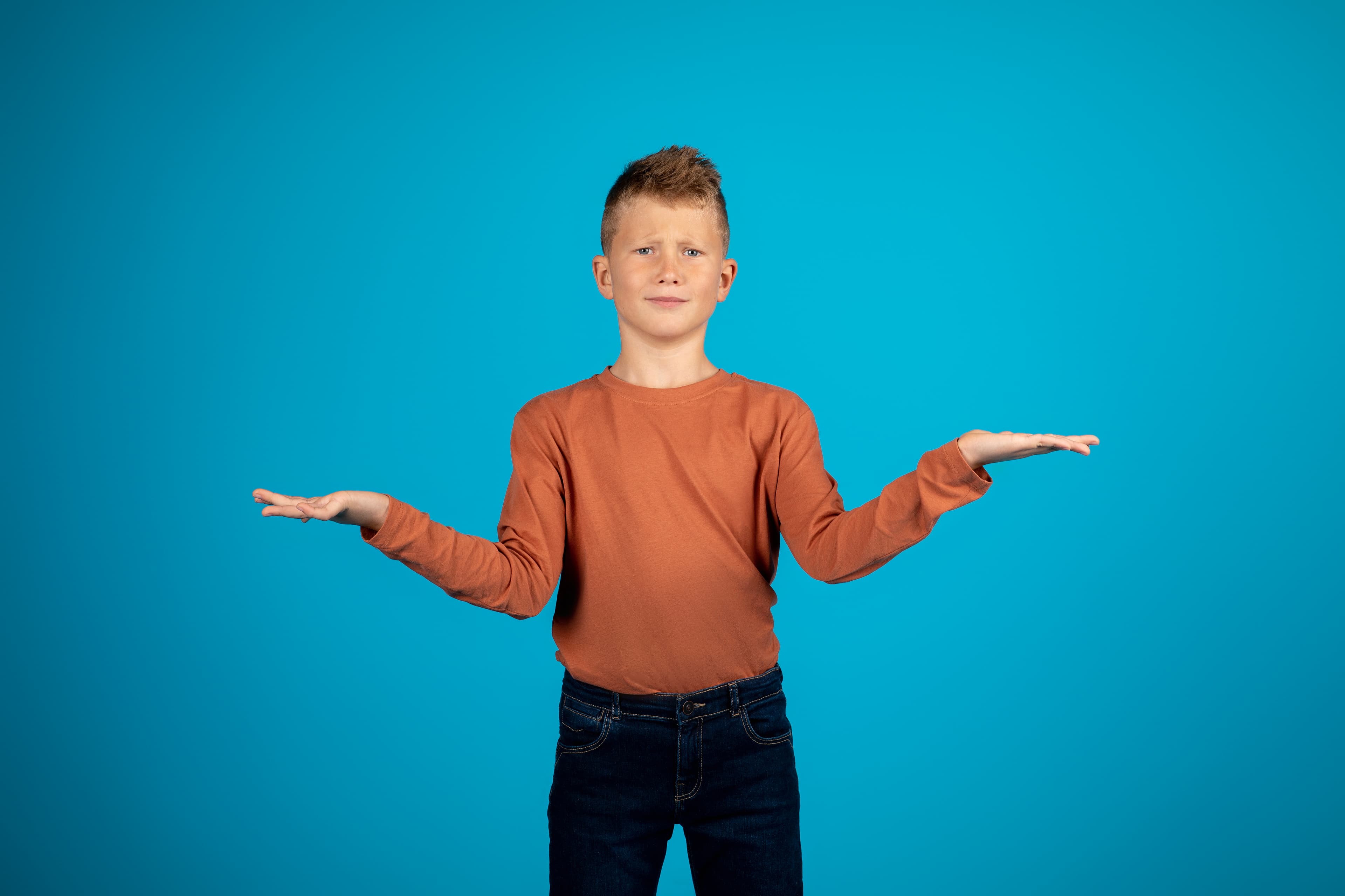 Mi hijo confunde la b con la d (y la p con la q): por qué pasa y cómo ayudarle a distinguirlas