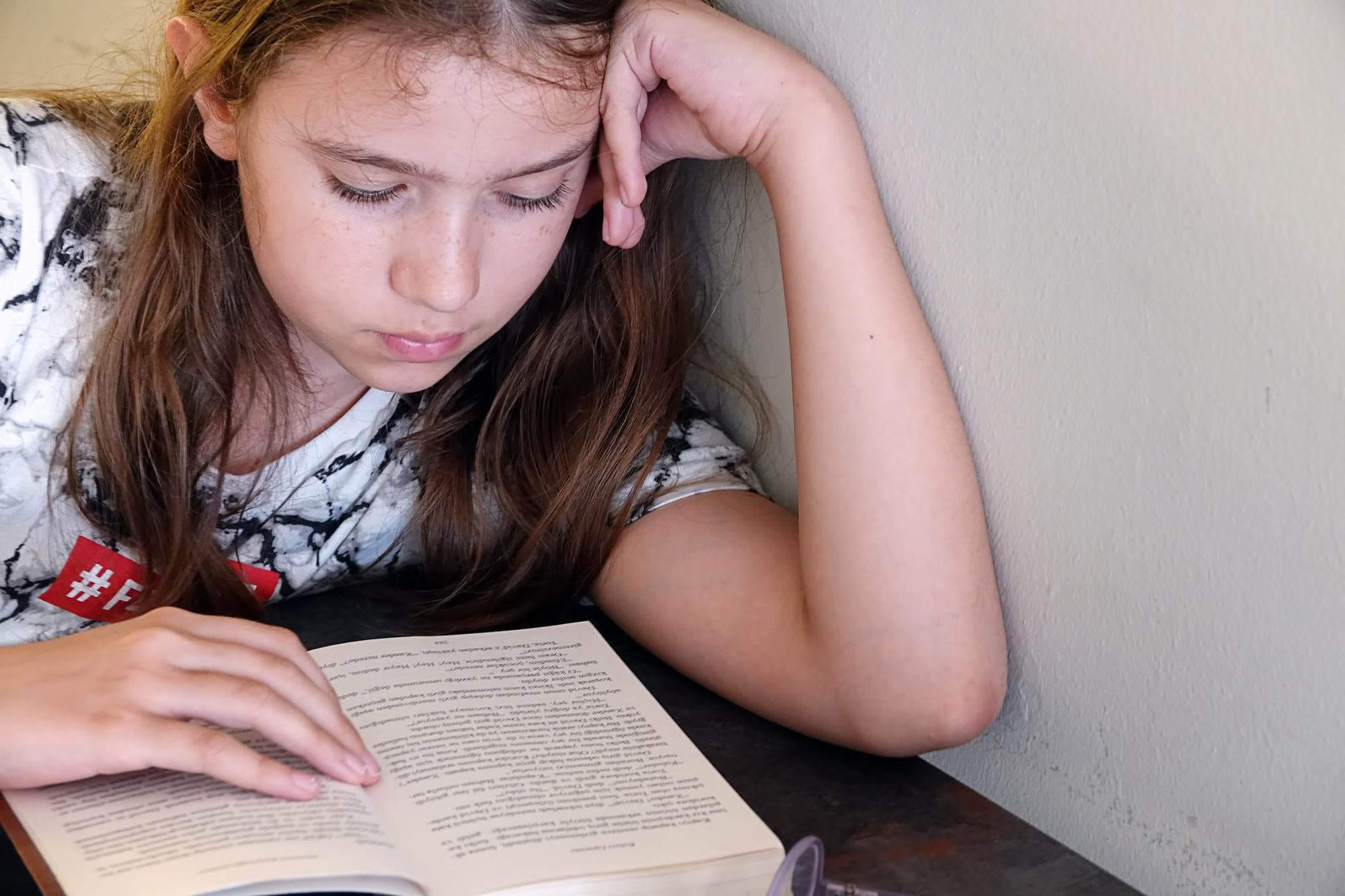 Mi hijo falla las preguntas de "¿por qué?" en los exámenes de comprensión lectora