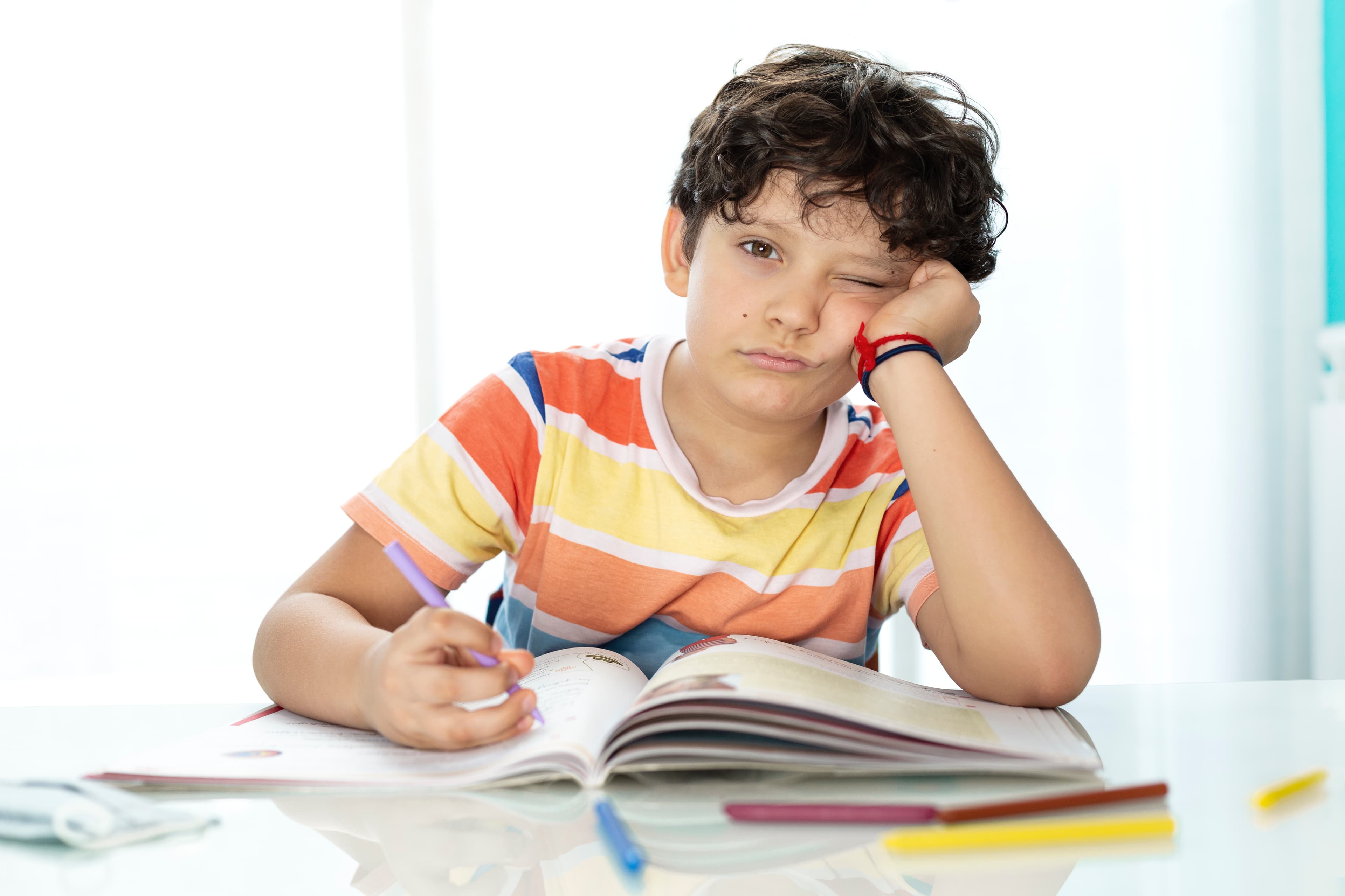 Mi hijo tarda horas en hacer los deberes